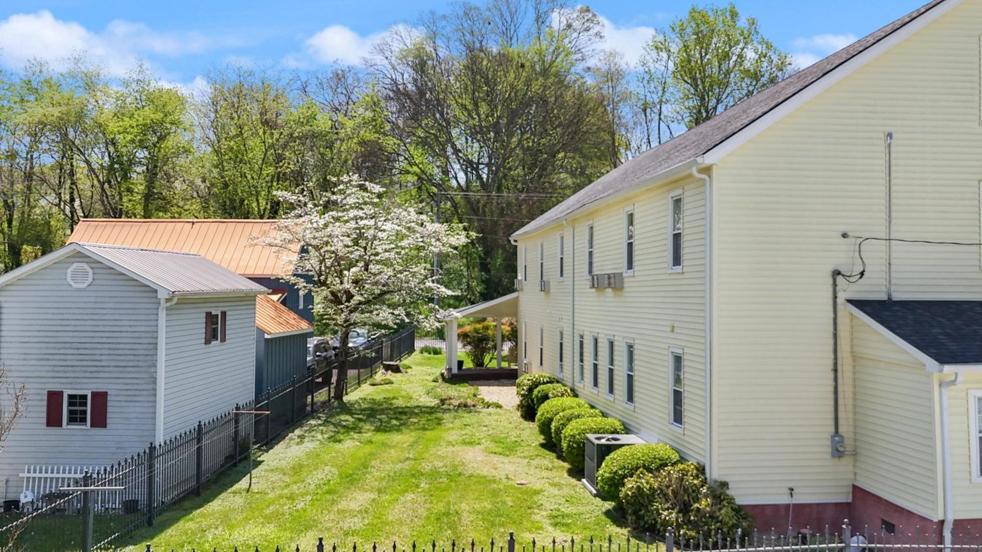 The Tellico Plains Inn And Event Venue Exterior photo