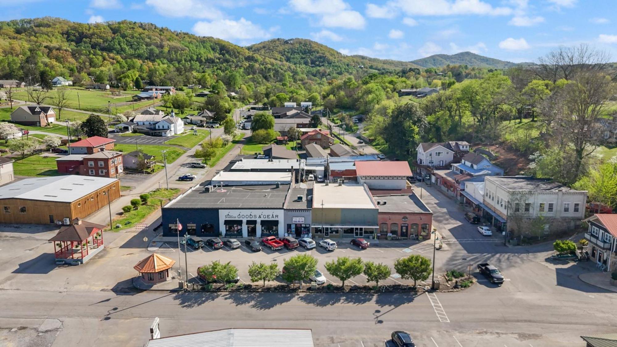 The Tellico Plains Inn And Event Venue Exterior photo