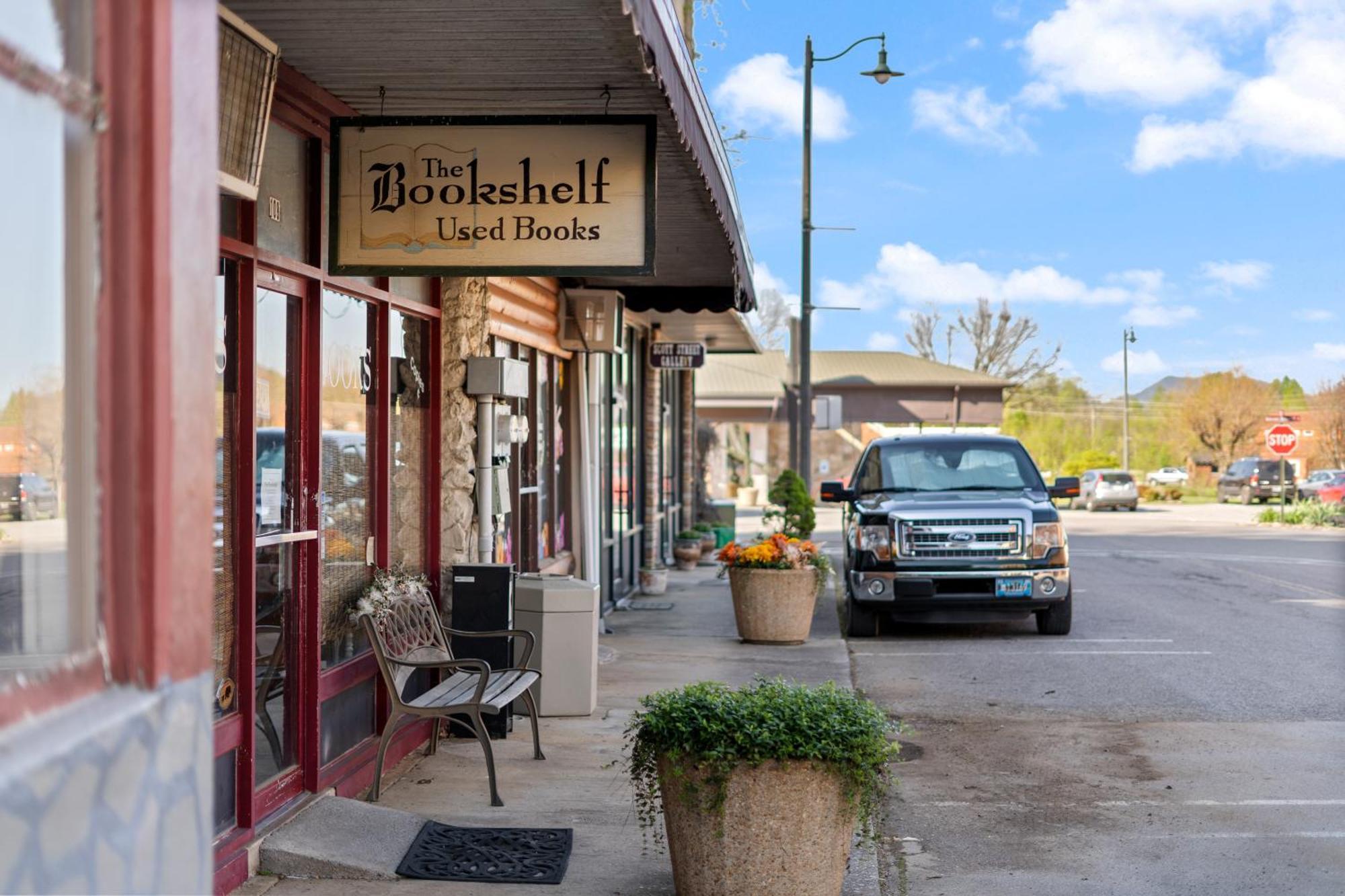 The Tellico Plains Inn And Event Venue Exterior photo